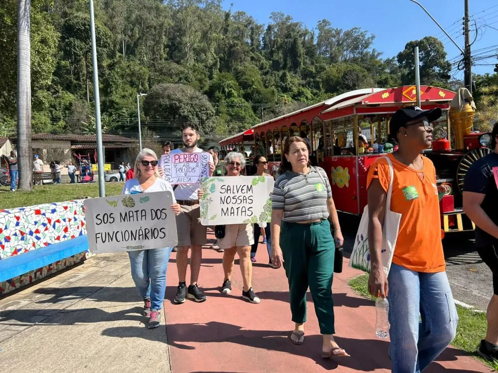 Manifestação em prol da mata do bairro Funcionários reúne moradores e o deputado estadual