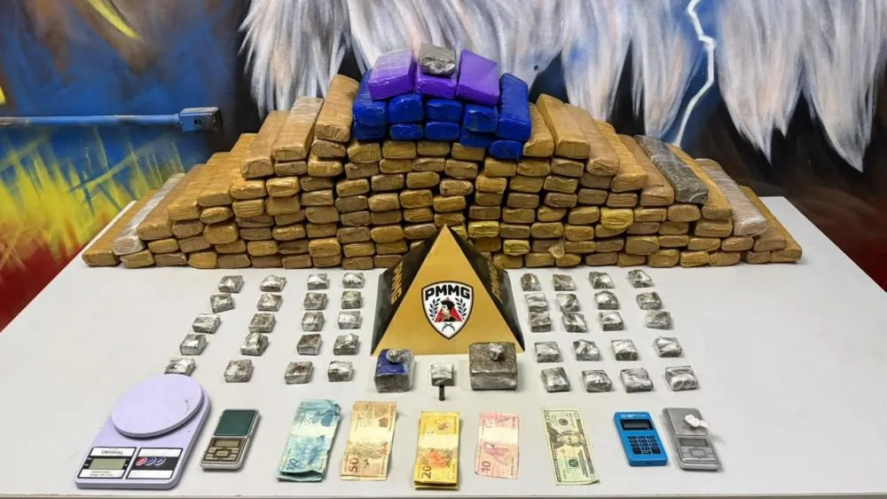 Golpe no tráfico: PM apreende mais de 140 barras de maconha no Vale do Aço