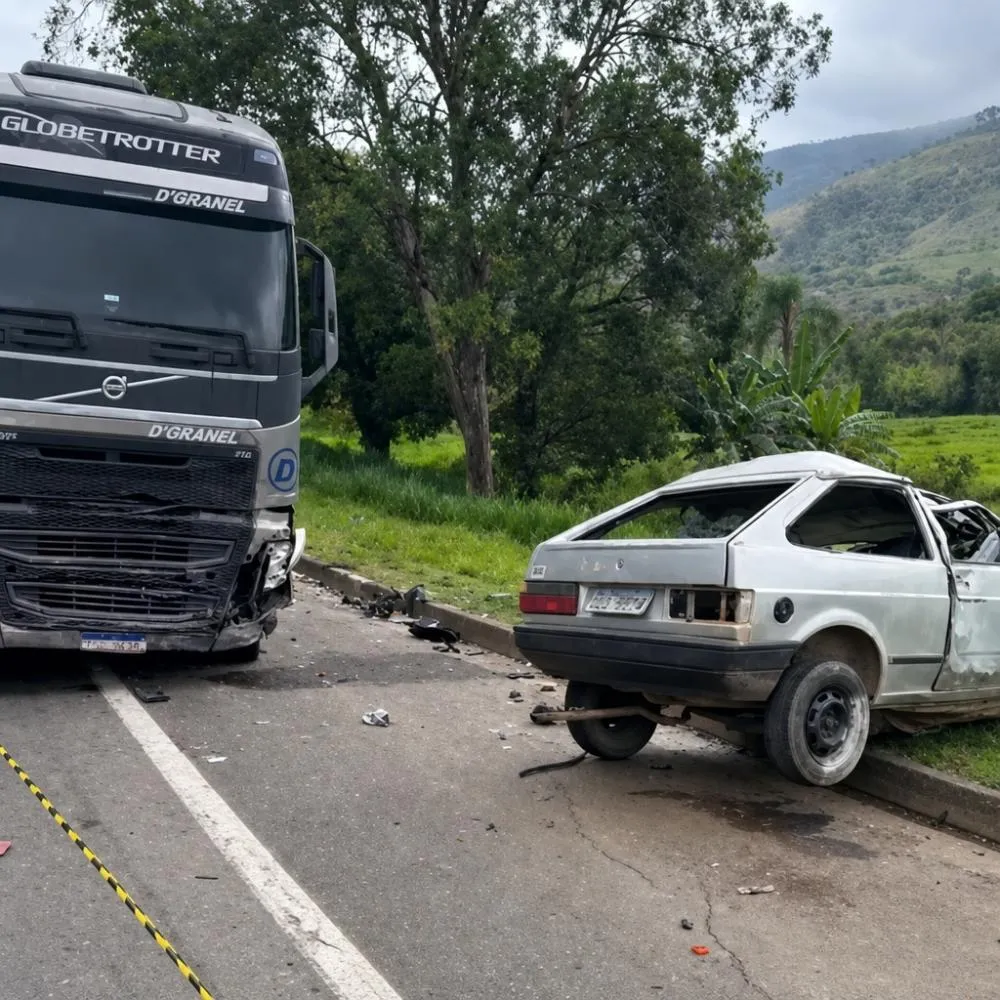 Motorista em carro com placas de Ipatinga morre em grave acidente na BR-116