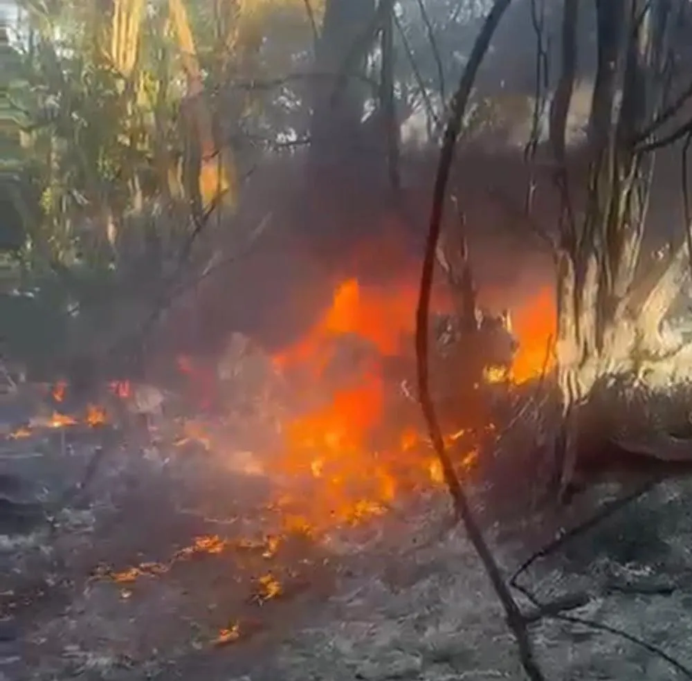 VEJA: vídeo mostra destroços de aeronave da PM que caiu no Vale do Aço