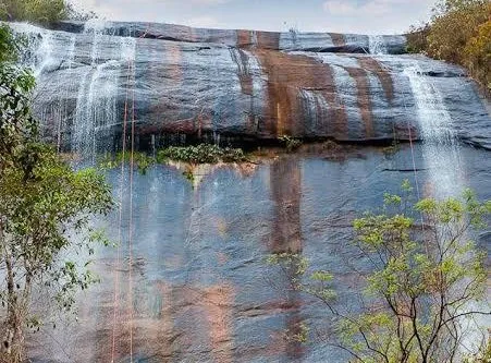Casal de Ipatinga morre após queda em cachoeira de Coronel Fabriciano