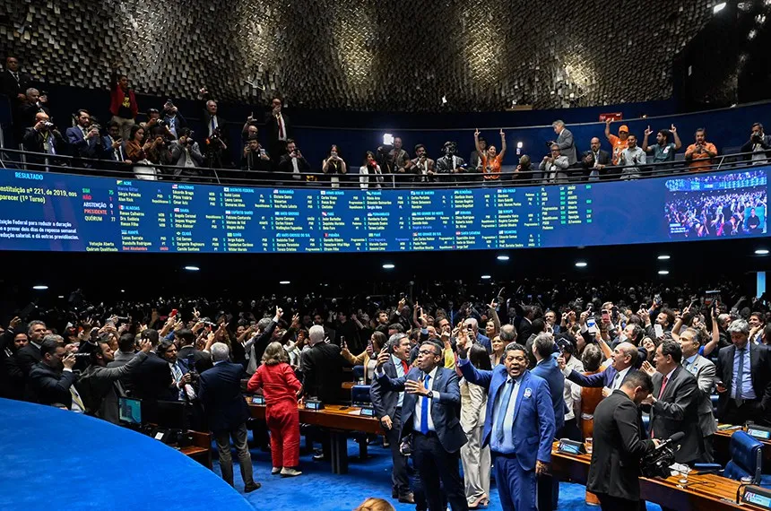 Senado aprova em definitivo o fim da escala 6x1, e PEC segue para promulgação