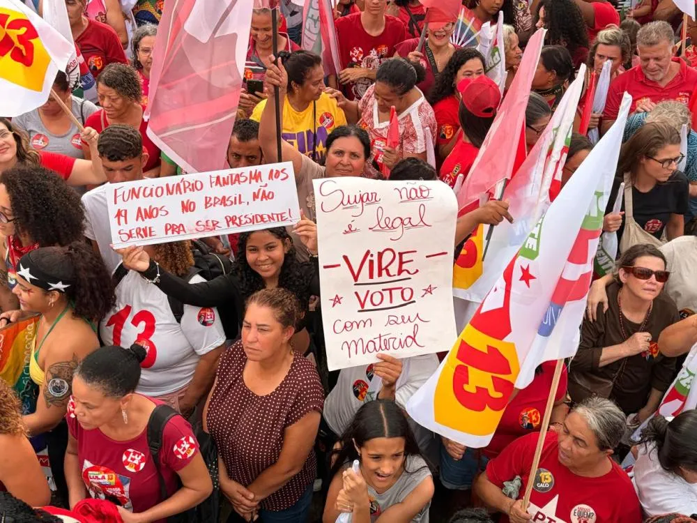 Passeata com Lula em Ipatinga reúne apoiadores em meio à disputa acirrada com Flávio Bolsonaro