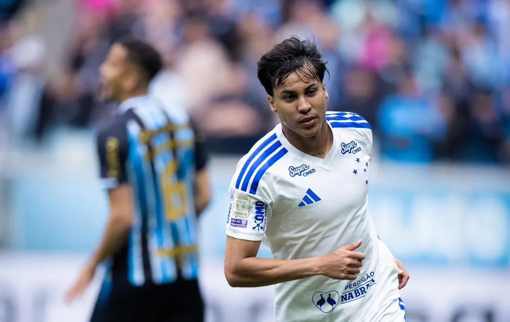 Kaio Jorge faz “hat-trick”, Cruzeiro vira sobre o Grêmio e entra no G4