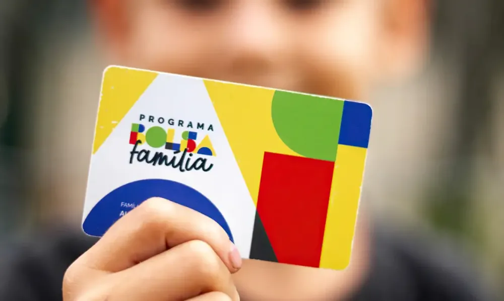 Governo Lula antecipa pagamento do Bolsa Família com reajuste antes da eleição