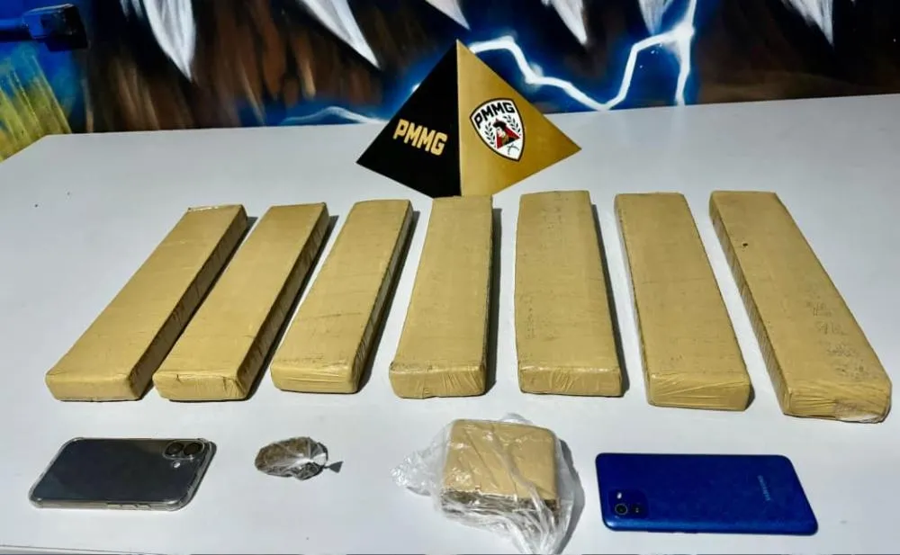 PM apreende barras de maconha e prende dois jovens em Ipatinga