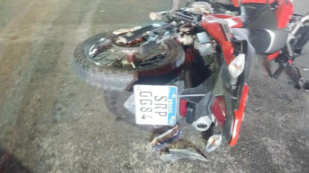 Motociclista fica ferido após colisão com carro em Coronel Fabriciano