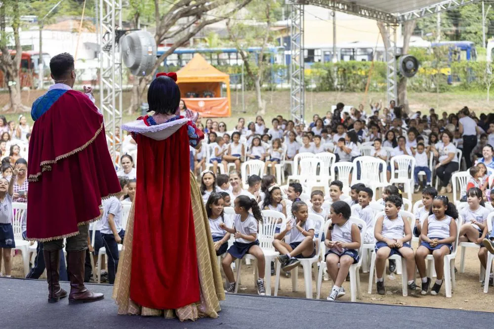 Festival Enartcinho leva teatro infantil e shows em homenagem aos educadores ao Bosque da Fundação Aperam