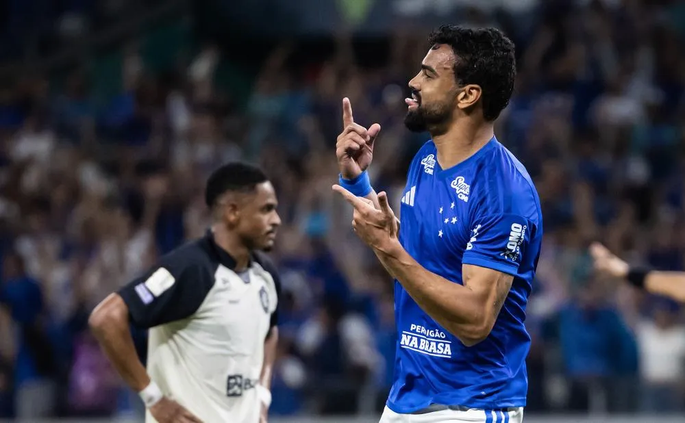 Fabrício Bruno marcou o gol da vitória nos acréscimos do primeiro tempo. Foto: Gustavo Aleixo / Cruzeiro