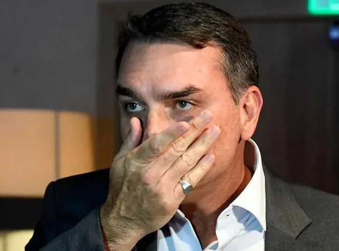 Coaf aponta movimentação financeira incompatível com renda de Flávio Bolsonaro 