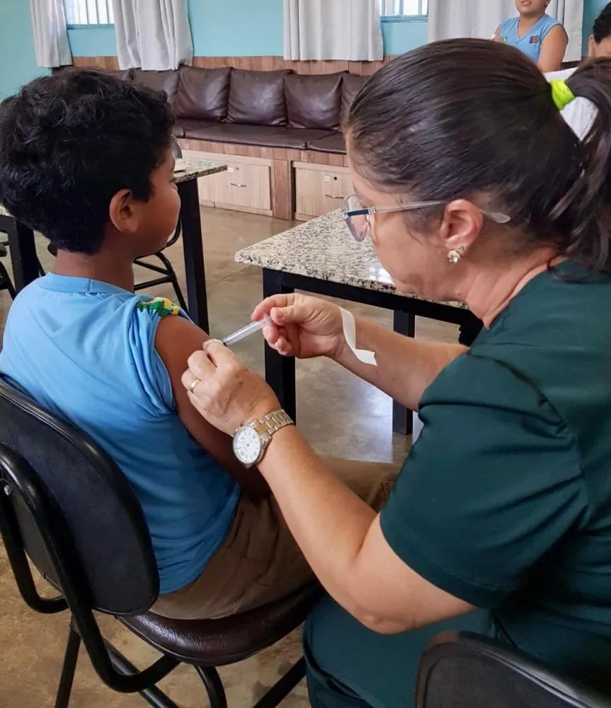 Baixa cobertura vacinal contra a dengue preocupa em Ipatinga com chegada do período chuvoso